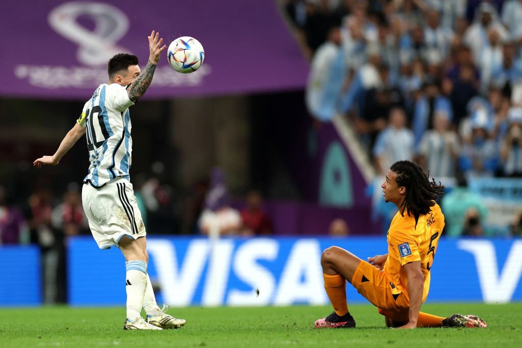 Có giỏi thì vào mà ngăn cản quái vật Messi 6